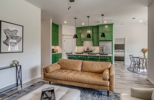 Yukon House | Stylish Mid-Century Retreat