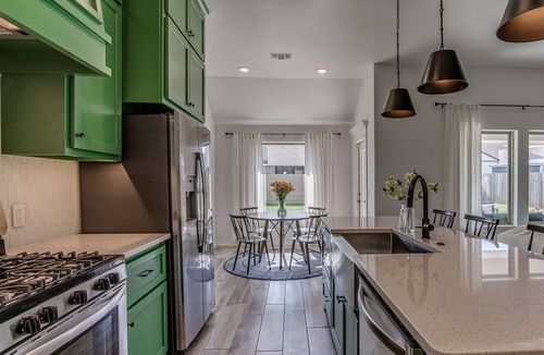 Yukon House | Stylish Mid-Century Retreat