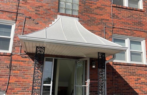 Joslyn Castle Apartment | Stylish Midtown Apartment | Walk to Dining & UNMC