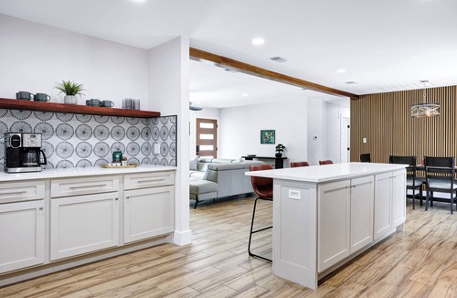 Live Oak House | Stylish & Modern 4 bdrm in SA; 20 mins from downtown & 20 mins to Fiesta Texas