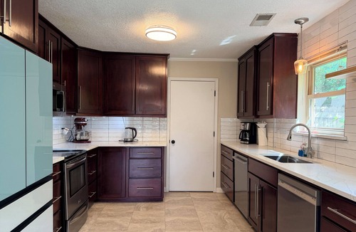 Flower Mound House | Stylish Modern Home/Big Group Getaway Sleeps 16