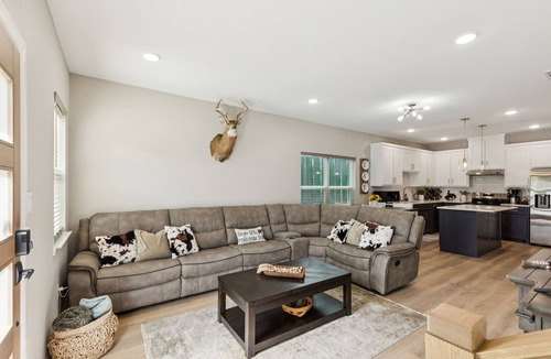 Fort Worth House | Stylish New Home Near the Fort Worth Stockyards — 2 Minutes Away, Sleeps 8