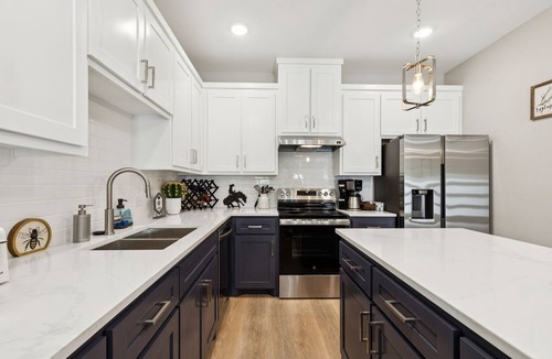 Fort Worth House | Stylish New Home Near the Fort Worth Stockyards — 2 Minutes Away, Sleeps 8