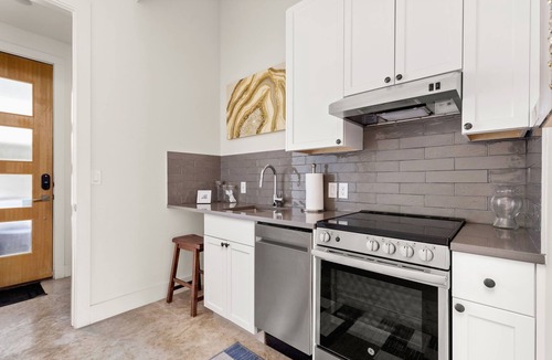 Tobin Hill House | Stylish Pearl District Stay - Relax, Dine & Explore