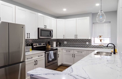 Shaw Apartment | Stylish Shaw Oasis with King Bed & Nearby Cafes
