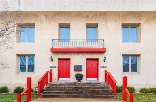Shaw Apartment | Stylish Shaw Oasis with King Bed & Nearby Cafes