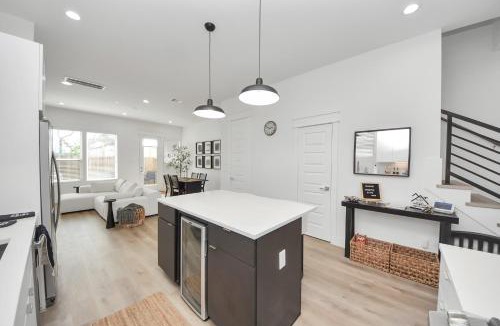 Northside House | Stylish & Spacious 3BR Gem With Hot tub Near Downtown