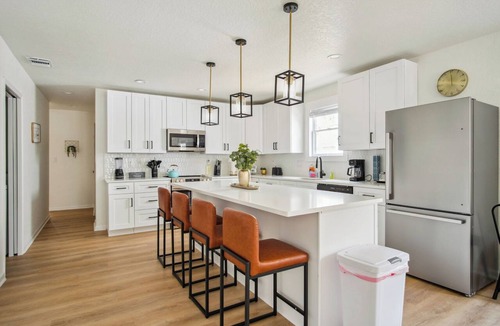 Denver Heights Cottage | Stylish & Spacious Comfort 4br/3ba Downtown Gem!