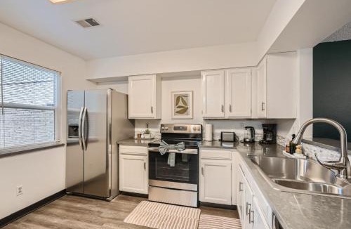 South Westminster House | Stylish Townhouse Retreat - 15 min to DT