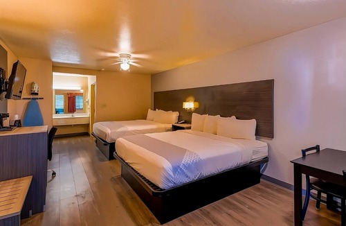 Sweet Home Hotel | Stylish Unit near Dairy Queen Yoakum with Parking and Swimming Pool Access