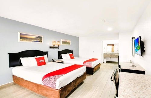 Oakville Hotel | Stylish Unit Near Sowells BBQ – Free Parking, Pet Friendly & Pool Access