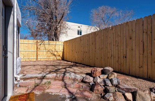 Nob Hill Apartment | Stylishly Small House @Nob Hill/UNM Area/King Bed