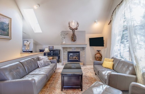 Estes Park Resort | Sublime luxury getaway riverfront downtown location great rates