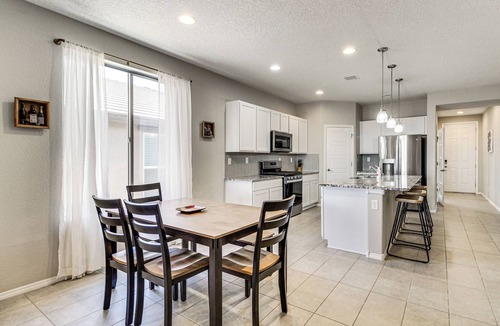 Los Lunas House | Suburban Santa Fe Home Near Main Street & I-25