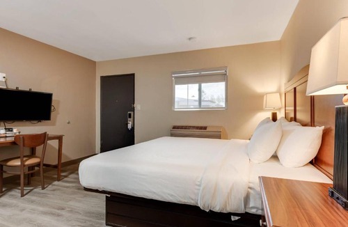 Cortez Hotel | Suburban Studios near Mesa Verde