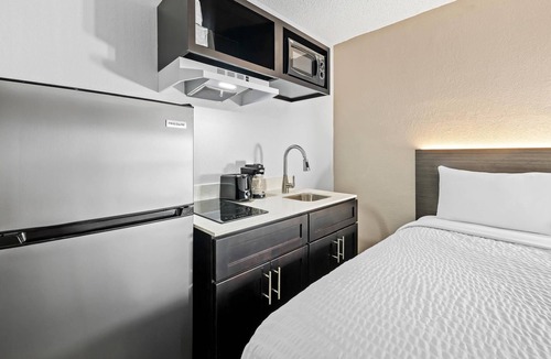Pecos Hotel | Suburban Studios Pecos