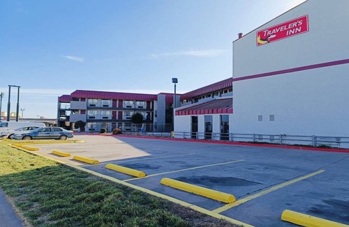 Wichita Falls Apartment | Suite - King Bed Non - Smoking