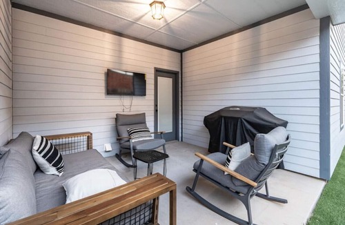 North Overton House | Suite Starry Night - 3BR/3BA - Walk to Texas Tech