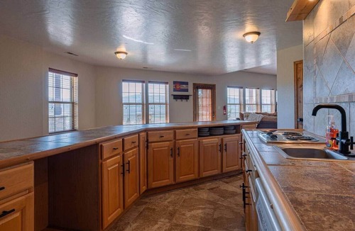Innsbruck Val Moritz House | Summer’s End: A/C Mountain Views Pool Table Game Room Fire Pit