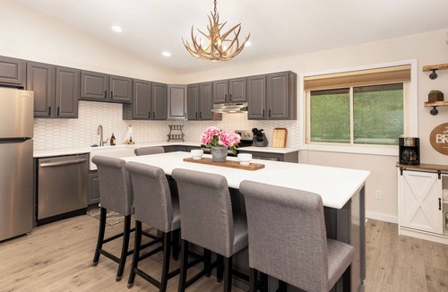 Grand Lake House | *Summer Sale* Pet Friendly Cabin! 4BR + Game Room - Walk to Lake Granby & Marina