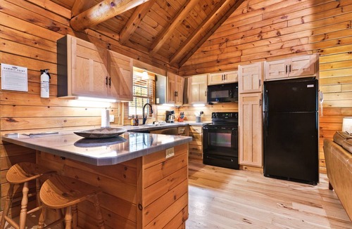 Logan Cabin | Summit Point - Cozy & Secluded Getaway