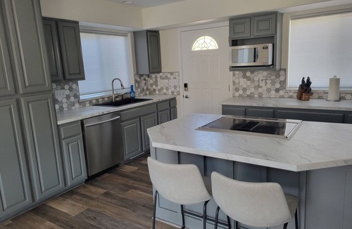 Orondo House | Sun Cove - Lake Entiat Getaway - 3 bedroom + loft with lake views!