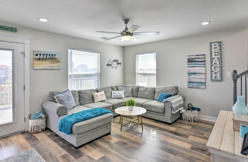 Surfside Beach House | Sun-Soaked Texas Getaway w/ Multiple Decks!