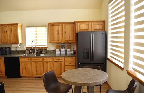 Indian Mountain Cabin | Sunflower Cabin Modern Family Retreat Easy Access Pets OK 1.2 Acres