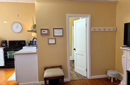 Palmyra House | Sunlit Studio on Historic Main Street