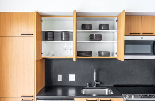Broadway Apartment | Sunny Capitol Hill 1BR w/W/D, Rooftop, Lounge, near park, by Blueground