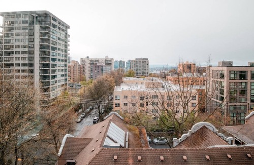 First Hill Apartment | Sunny First Hill 2BR w/ Gym, W/D & BBQ, near Seattle U, by Blueground