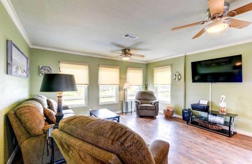 Freeport House | Sunny Freeport Home on Canal Fish On-Site!