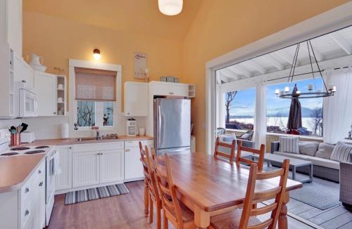 Oroville House | Sunny Getaway at Veranda Beach