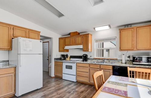 Desert Aire House | Sunny Retreat on the Airstrip!