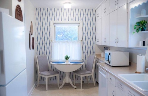 Ames House | Sunny Side on Storm Bright 3BR/3BA Retreat