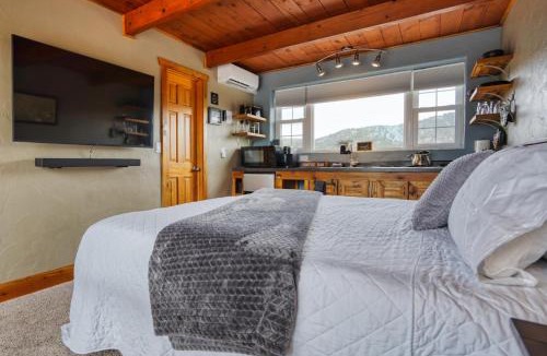 Hot Springs House | Sunrise Cabin at Highland Meadows - King Bed and Views