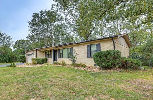 Rockwell House | Sunroom & Yard: Charming Hot Springs Home!