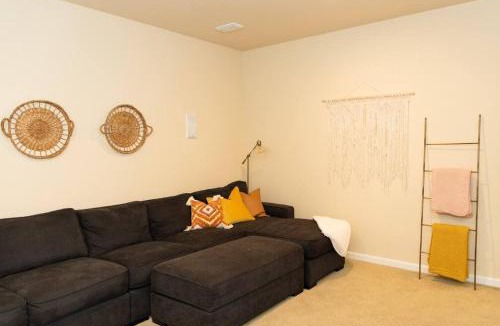 Quincy House | Sunserra Villa! Movie Room, Family Friendly, BBQs, Pools, Free Golf!