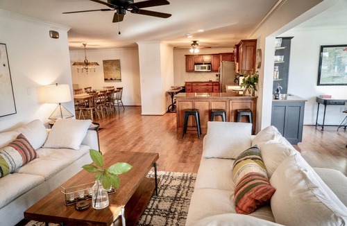 Sunset Bay House | SUNSET BAY SPACIOUS LAKEFRONT HOME WITH PERSONAL DOCK MINUTES FROM OAKLAWN