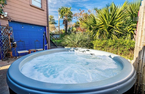 Oak Cliff House | Sunset Bungalow-Pool & Hot Tub near Bishop Arts District.