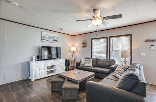 Onalaska House | ‘Sunset Cove’ Lakefront Rental w/Private Dock!