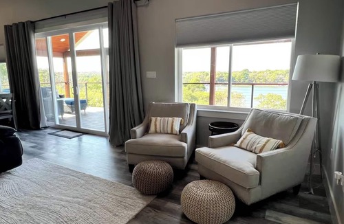 Gainesville House | Sunset Lake Views - 15 Min to Winstar Casino. Near Wineries & Relaxing Retreat