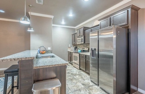 Odessa Villa | Sunset Retreat, Clean Modern 3BR, Garage, Near 191