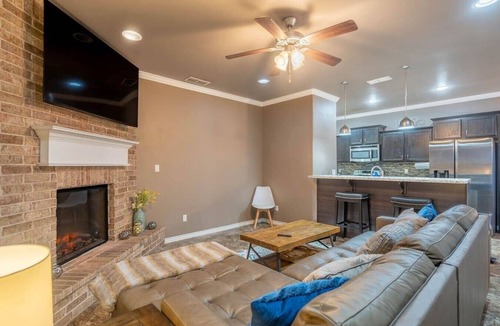 Odessa Villa | Sunset Retreat, Clean Modern 3BR, Garage, Near 191