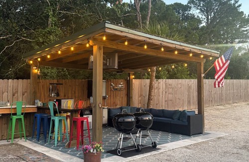 Theodore House | Sunset Waterfront With Campfire Fishing Kayaking Grilling Biking