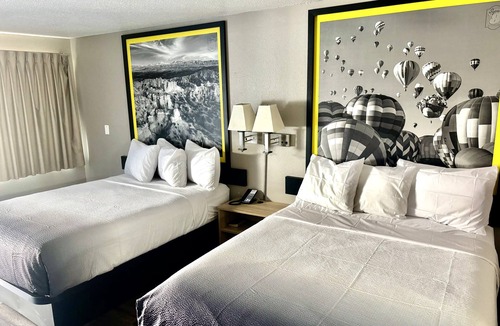 Huning Highland Historic District Hotel | Super 8 by Wyndham Albuquerque Downtown
