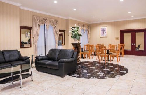 Brookshire Hotel | Super 8 by Wyndham Brookshire TX