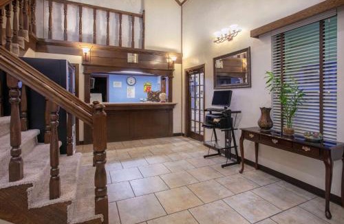 Moore Hotel | Super 8 by Wyndham City of Moore