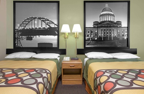 Clarksville Hotel | Super 8 by Wyndham Clarksville AR