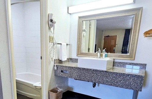 Denver Hotel | Super 8 by Wyndham Denver Central
